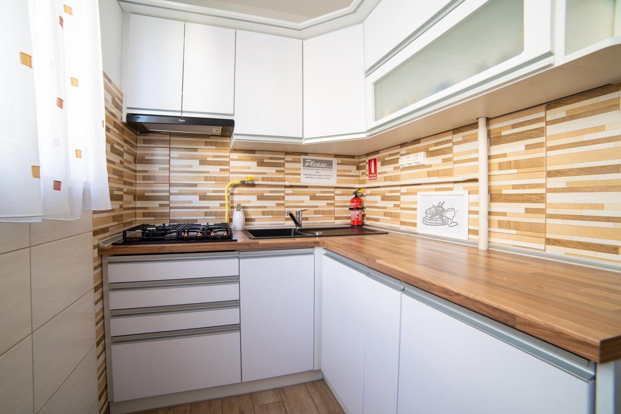 Comfort 14 -- Stylish City Apartment Netflix, Wi-Fi & Parking Miskolc Exterior photo