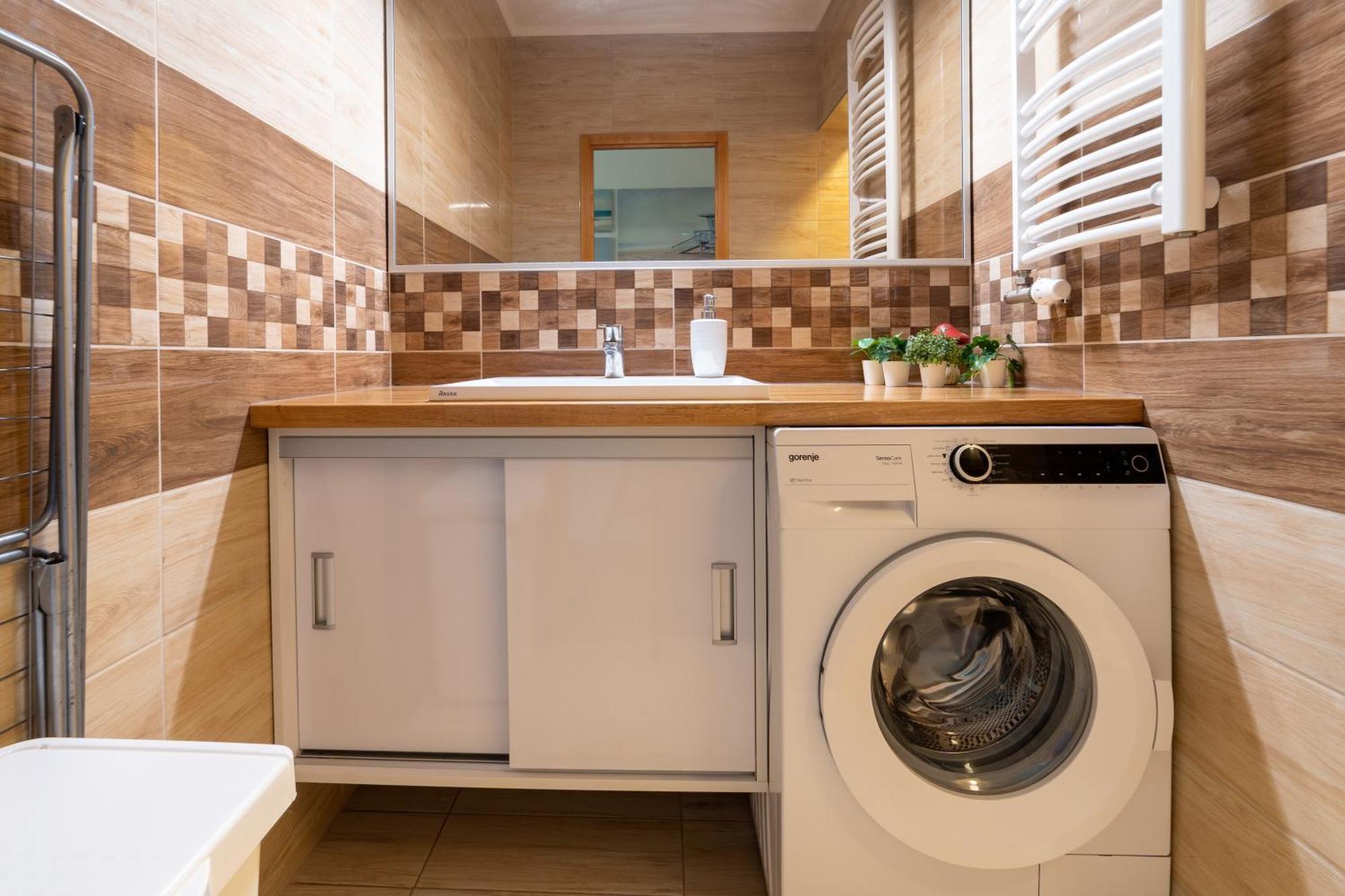 Comfort 14 -- Stylish City Apartment Netflix, Wi-Fi & Parking Miskolc Exterior photo